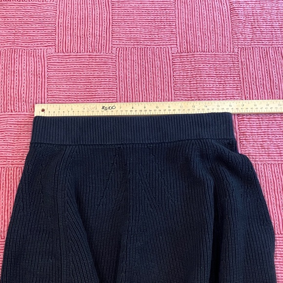 GAP women’s XL heavy knit Black above the knee Skirt - Picture 6 of 10